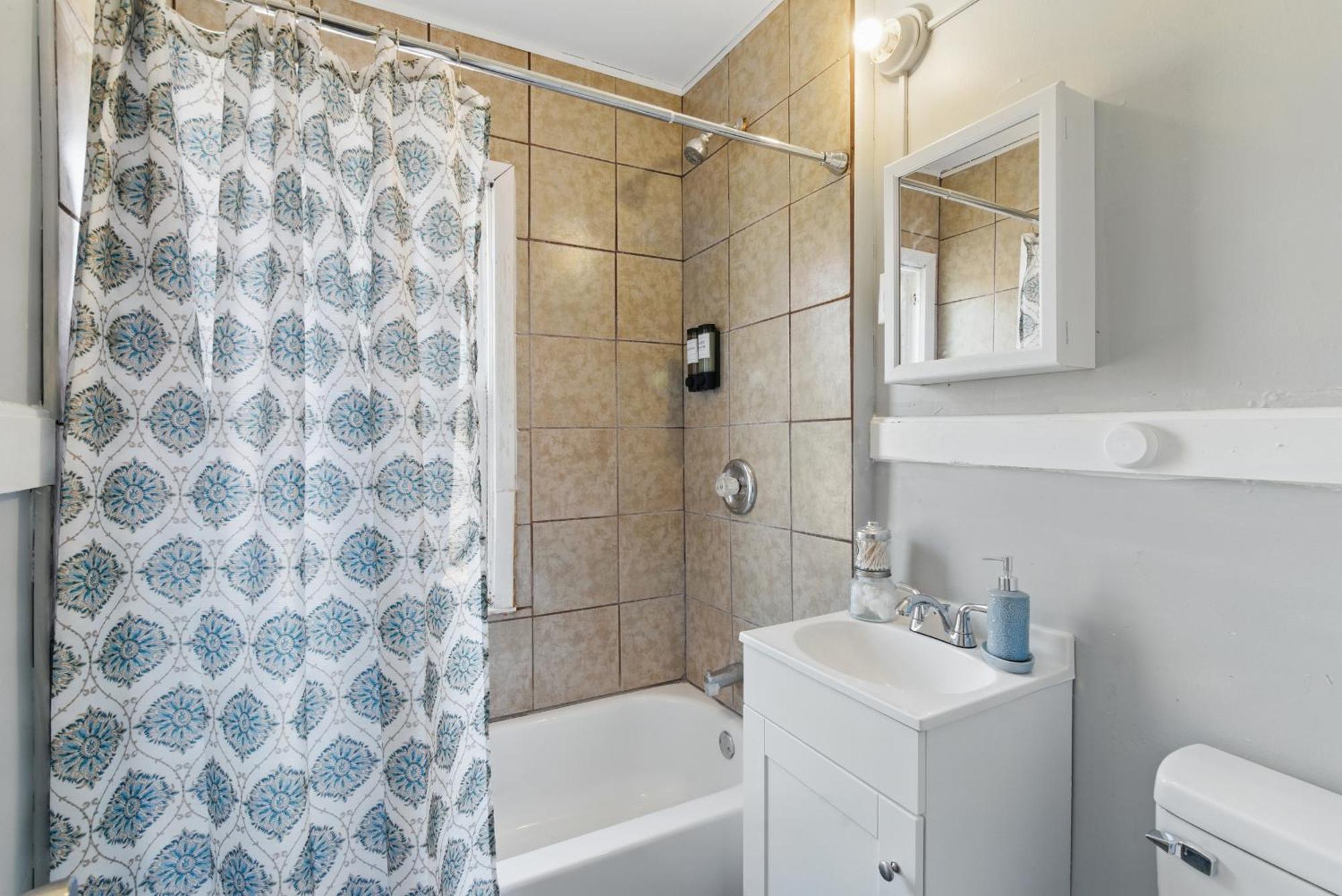 Newly Renovated 2br By Su, Zoo, Destiny & Downtown Apartment Syracuse